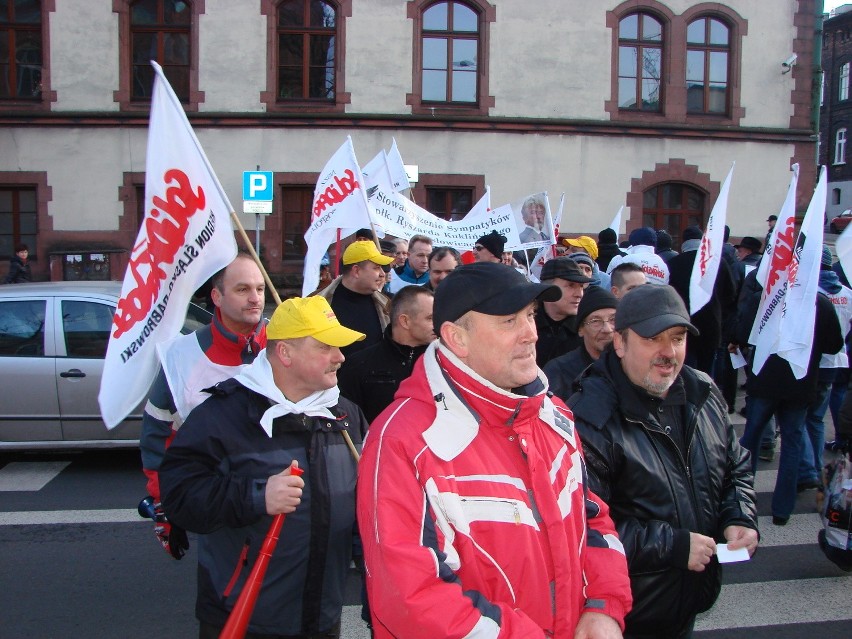 Strajk na Śląsku: Protest górników w Mysłowicach. Blokowali ulice. Jutro powtórka [ZDJĘCIA]