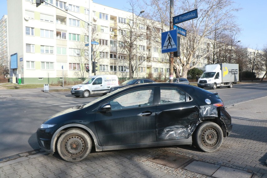 Wypadek na Zachodniej. Obaj kierowcy twierdzą, że mieli zielone (ZDJĘCIA)