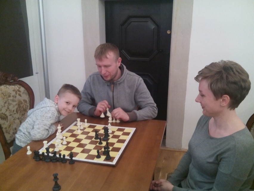 Klub Alternatywa zaprasza na szachowe zajęcia w szydłowieckim Zamku. Trenują nawet 5-latki