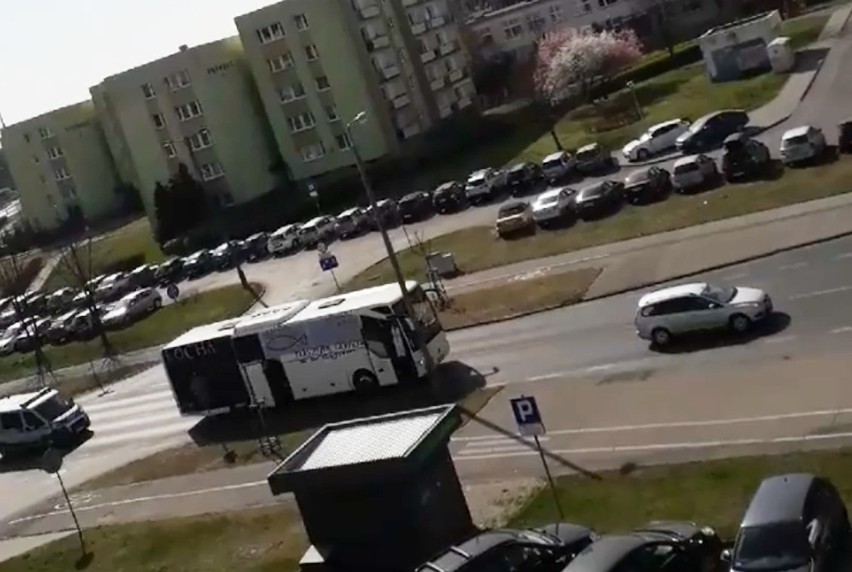 W bydgoskim Fordonie ksiądz z autobusu przypominał: "Alleluja! Chrystus Zmartwychwstał!" [zdjęcia] 