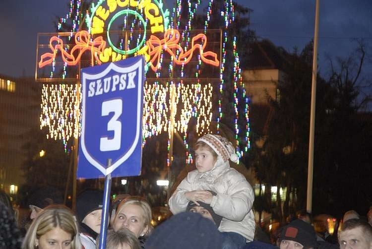 Podczas mikolajkowej imprezy przed ratuszem Maciej...