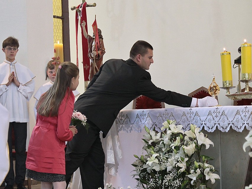 Podczas mszy relikwiarz spoczął na ołtarzu