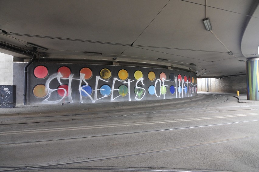 Kraków. Zniszczony mural na rondzie Mogilskim. Sprawę bada policja [ZDJĘCIA]