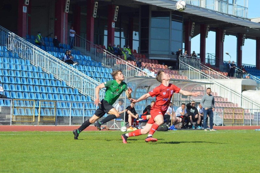 3 liga. Wisła Sandomierz - Stal Stalowa Wola 0:3. Pioronujące pięć minut zielono-czarnych na początku drugiej połowy przesądziło (ZDJĘCIA)