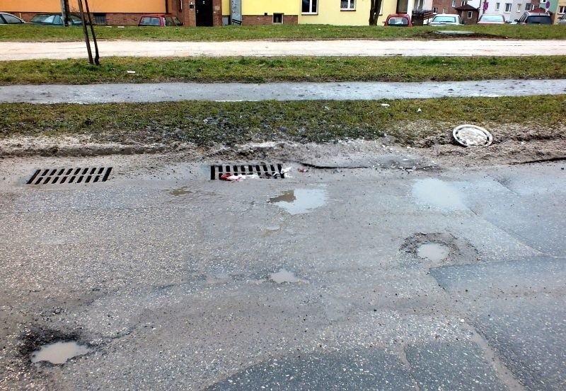 Drogi Starachowic to istny tor przeszkód. Zobacz mapę dziur (zdjęcia) 