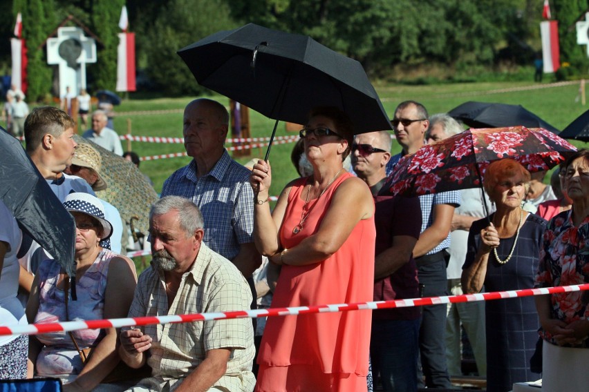 Odpust w Wąwolnicy. Tłumy wiernych zjechały do sanktuarium Matki Bożej Kębelskiej. Zobacz zdjęcia