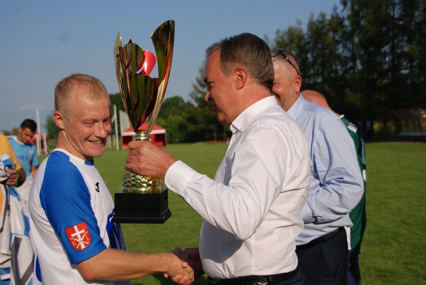 Sokół wywalczył tytuł piłkarskiego mistrza gminy Kocmyrzów-Luborzyca [ZDJĘCIA]