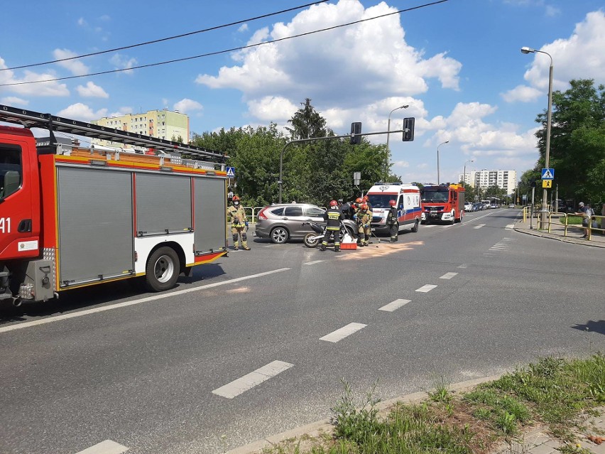 Wypadek w Bydgoszczy. Uczestniczyły w nim samochód osobowy i motocykl [zdjęcia]