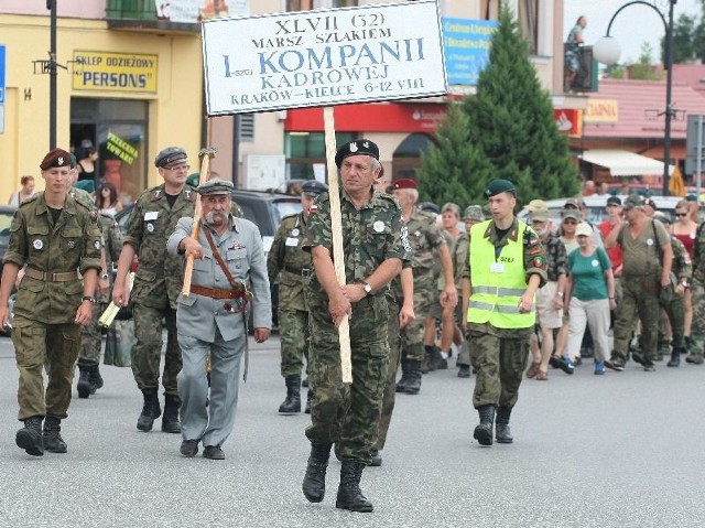 W czwartek do Jędrzejowa weszło około czterystu piechurów podążających szlakiem I Kampanii Kadrowej Józefa Piłsudskiego.