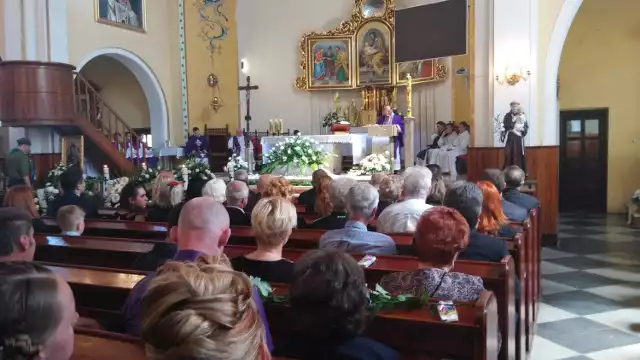 Ujsoły: Pogrzeb matki i córki, które zginęły w tragicznym wypadku w Rajczy