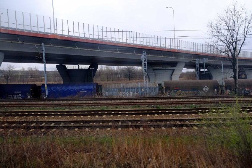Tak widać Gliwice i Zabrze z okien pociągu wiosną 2021....