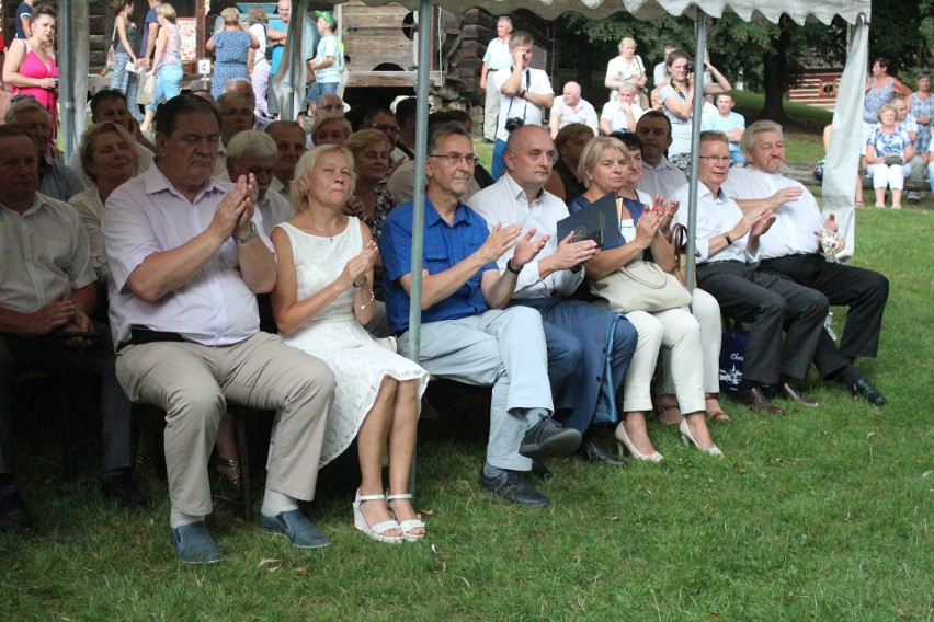 Święto miodu w Wygiełzowie. Pszczelarze pochwalili się swoimi pasiekami. Wybrano najpiękniejsze [ZDJĘCIA]