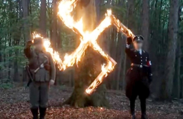 W lasie niedaleko Wodzisławia Śląskiego neonaziści świętują 128. urodziny Adolfa Hitlera