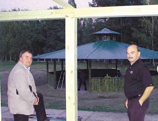 Tadeusz Duszyński (z prawej) i jego zastępca Wiktor Petecki mają plany poważnej rozbudowy Ośrodka.