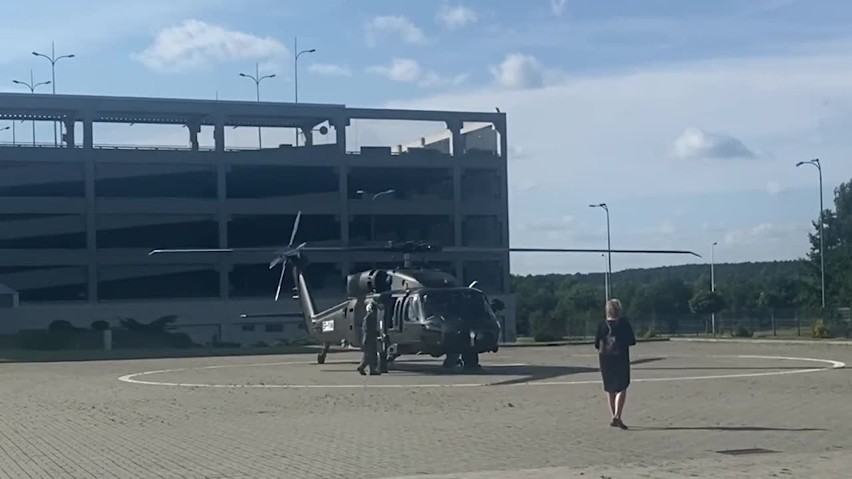 Śmigłowce Black Hawk i Robinson przyleciały do Kielc na Międzynarodowy Salon Przemysłu Obronnego [WIDEO]
