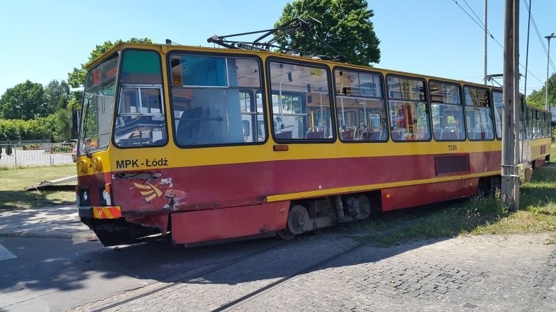 Wypadek na ul. Szczecińskiej. Tramwaj zderzył się z ciężarówką i wypadł z szyn