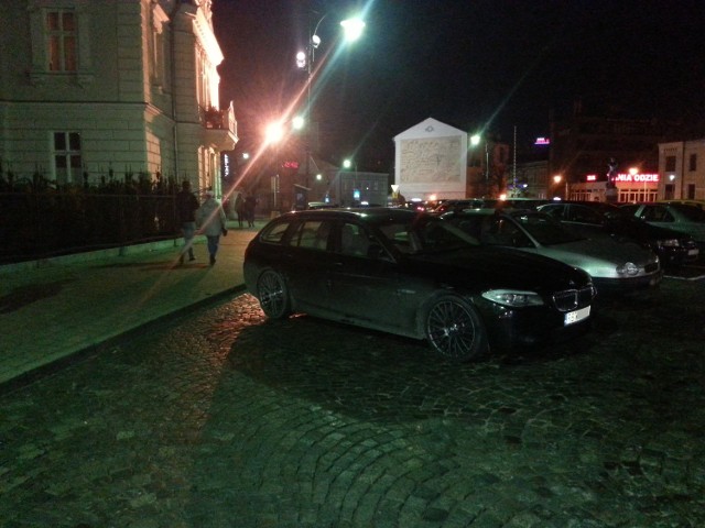 Tak się parkuje w centrum Rzeszowa.