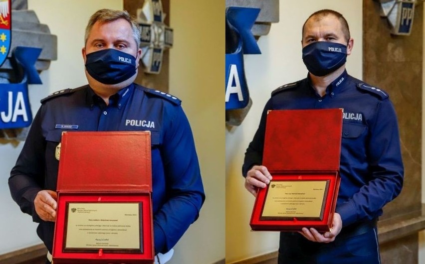 Trzech świętokrzyskich policjantów wyróżnionych uroczystymi ryngrafami przez Ministra Spraw Wewnętrznych i Administracji [ZDJĘCIA]