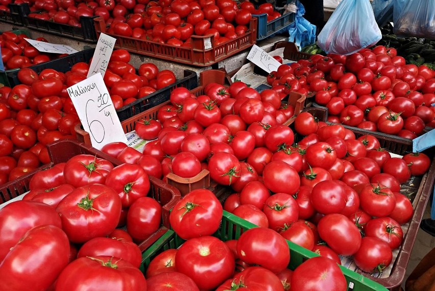 Mężczyźni regularnie jedzący pomidory są o 34 proc. mniej...