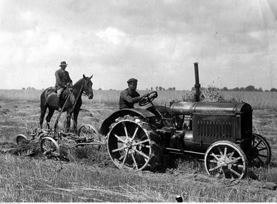 Orka traktorem - lipiec 1927 rok
