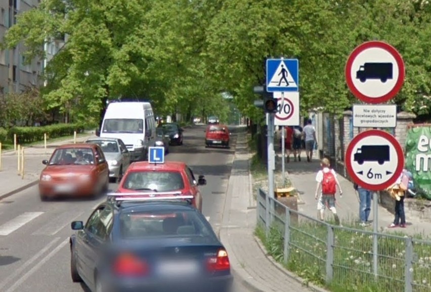 Oznakowanie na skrzyżowaniu ulic Tamka i Pomorskiej w maju...