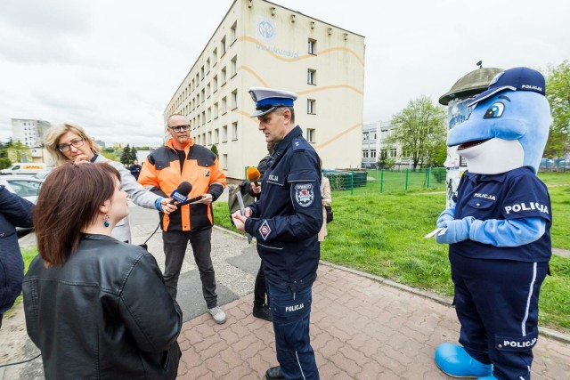 W Bydgoszczy przybywa przejść sugerowanych. W środę rano drogowcy i policjanci zorganizowali na ten temat akcję edukacyjną