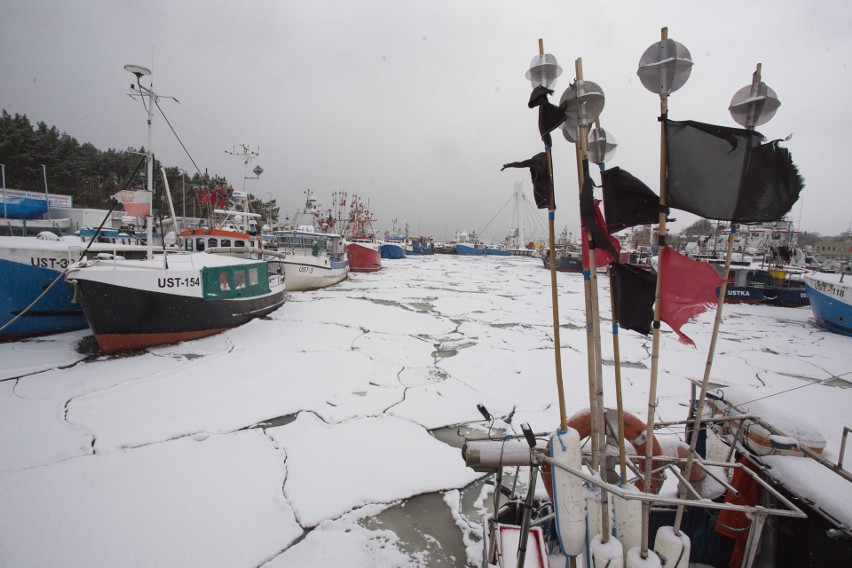 Ustecki port skuty lodem jak za dawnych lat. Zobacz piękne...