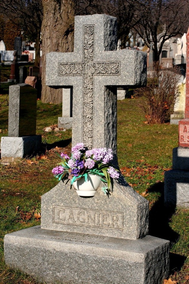 Nagrobek przygniótł 6-letnie dziecko na cmentarzu. Zdjęcie poglądowe.