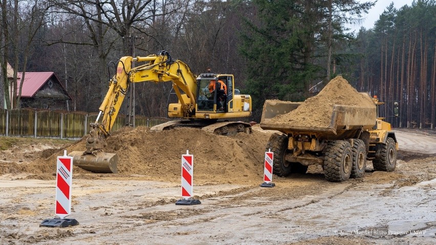 Rozpoczęła się rozbudowa drogi wojewódzkiej nr 858 w powiecie niżańskim. Prace pochłoną 49 mln zł [ZDJĘCIA]