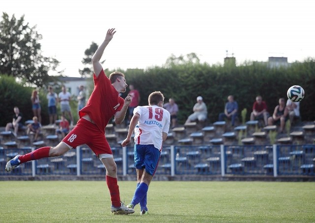 W spotkaniu towarzyskim dwóch czwartoligowców w Ustce, piłkarze Gryfa pokonali Jantara 2:0 (0:0).