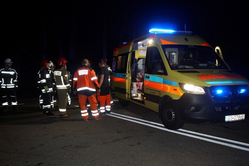 Wypadek koło miejscowości Żelki. Trzy osoby w szpitalu 