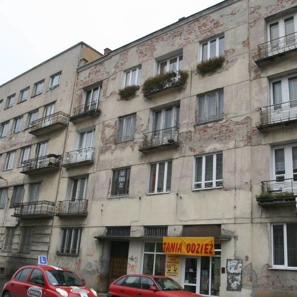 Te dwa budynki przy ulicy Warszawskiej 20b i c w Kielcach miasto chce wyburzyć w przyszłym roku.