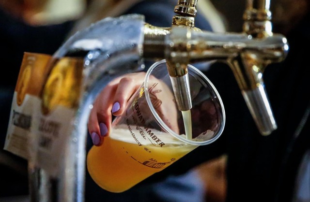 W statystykach udostępnianych przez PARPA udział piwa w strukturze spożycia napojów alkoholowych w procentach, w przeliczeniu na czysty alkohol wyniósł w 2020 roku 53,5 proc.