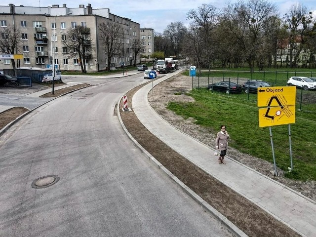 Ulica Bednarska zmieniła się po remoncie. Jest porządna jezdnia i nowe chodniki. Będzie też sporo zieleni.