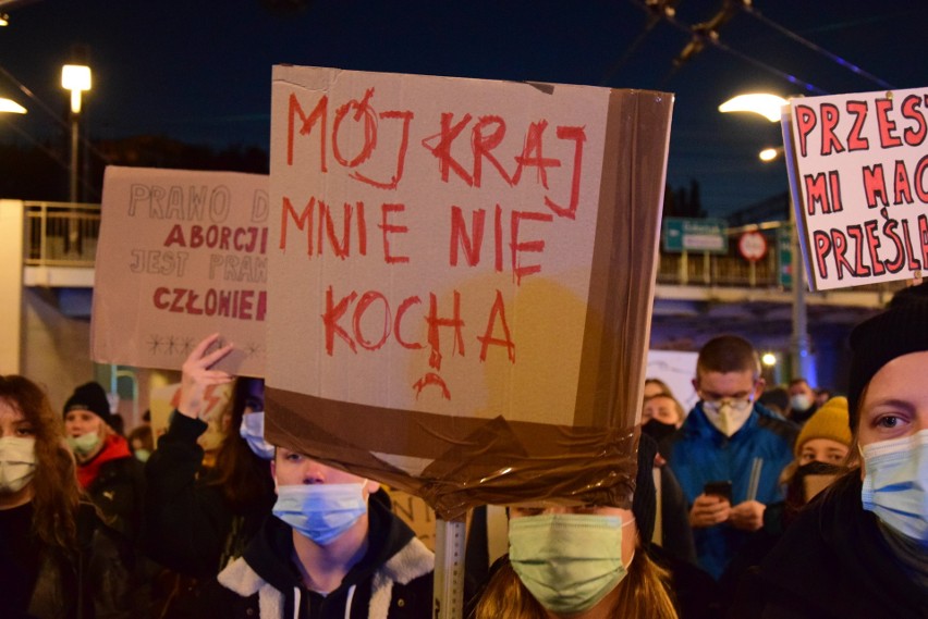 Strajk Kobiet w Gdyni 29.10.2020. Centrum miasta stanęło, a samochodowy protest zablokował zachodnie dzielnice 