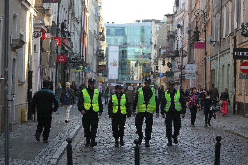 Od środy na Stary Rynek powróciły łączone patrole policji i...