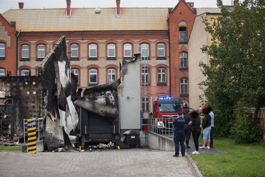 Pożar Biedronki przy ulicy Wolności w Słupsku. Straty...