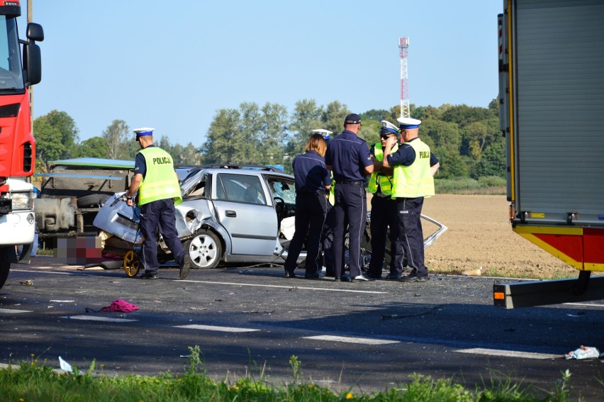 Tragiczny wypadek na "11" koło Koszalina. Nie żyją dwie osoby [NOWE FAKTY, ZDJĘCIA, WIDEO] 26.08.2019 