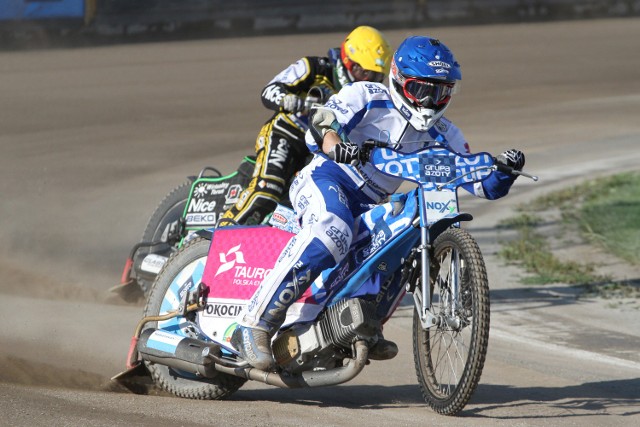 22-letni Kacper Gomólski (w niebieskim kasku) w zespole Unii Tarnów startował w latach 2012-2014