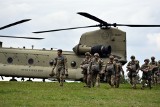 Wojskowi ze Stanów Zjednoczonych ćwiczą skoki spadochronowe na Pustyni Błędowskiej [ZDJĘCIA]