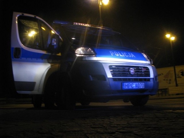 Policjanci, którzy przyjechali na miejsce wypadku w Toruniu, zbadali kierowcę forda escorta. Miał pół promila alkoholu.