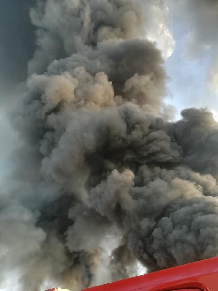 Pożar zakładu recyklingu w Myszkowie gasiło 35 zastępów...