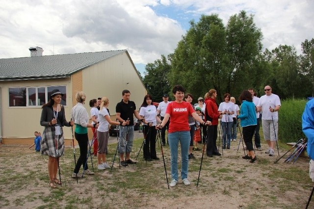 Na starcie niedzielnego marszu nordic walking stanęła również marszałek Elżbieta Polak