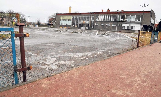 Dawny szczecinecki dworzec PKS od strony ulicy Szafera, tu zaczęły ginąć części ogrodzenia przy placu manewrowym dla autobusów.