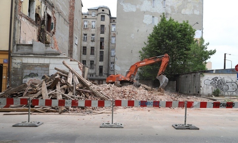 Dokończenie rozbiórki i wywózka zgliszcz potrwają jeszcze...