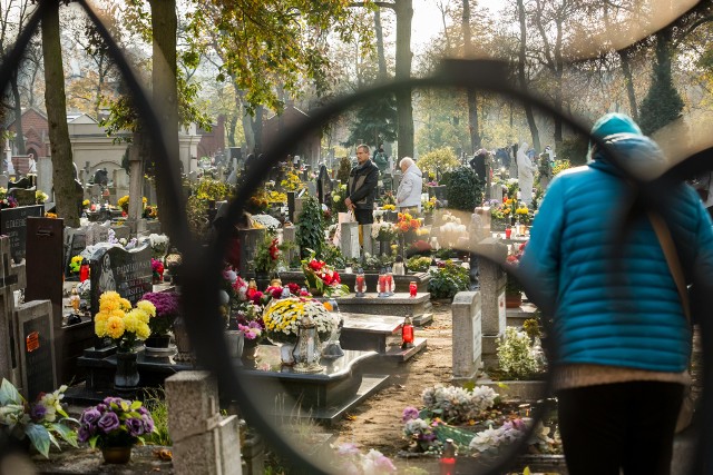 Cmentarz Starofarny ma 200 lat. W poprzednich latach zrealizowano szereg prac związanych z rewitalizacją zabytkowej nekropolii. Teraz ma tu powstać kolumbarium.