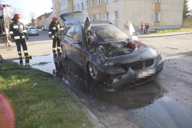 W niedzielę (14 kwietnia) po godzinie 18 doszło do pożaru. Przy ulicy Lipowej w Słupsku zapalił się samochód osobowy marki BMW. Po sprawnej akcji strażaków ugaszono ogień. 