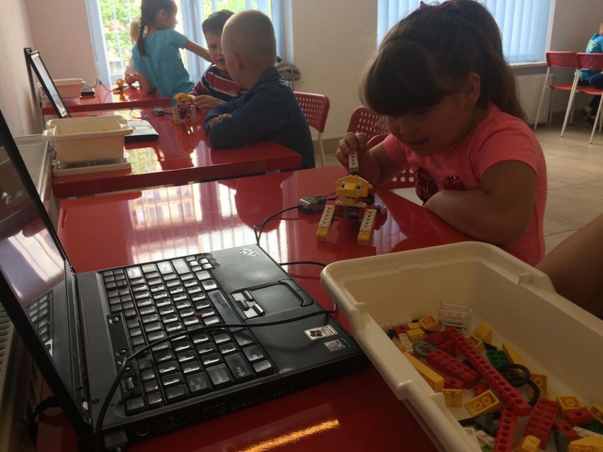 Gmina Mirów. Wyróżnione przedszkolaki odwiedziły Akademię Robotyki Lego w Radomiu