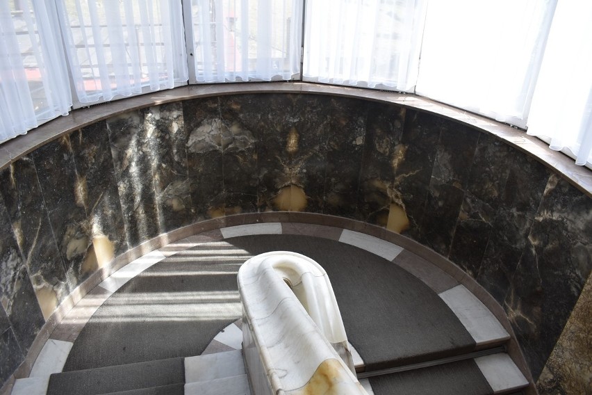 Słynne schody z marmuru w Patrii, które służyły jak tło do...