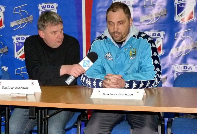 Dariusz Durda (z prawej) po 7 miesiącach wraca do III ligi. Ostatnio prowadził w niej Noteciankę Pakość.